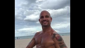 BEACH BODY PORNSTAR MAXX LOADZ FLEXING AT THE BEACH