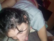 Hace twerk con su gran culo mientras la chupa