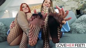 Isabella DeLaa und Katy Rose zerstört durch vergötternde Füßefick-Zehen Liebe