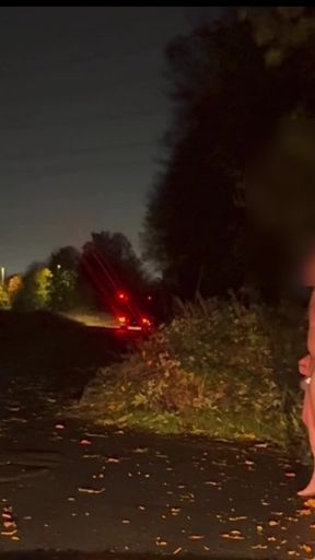 Wanking naked and barefoot outside for a trucker and almost caught my a contractor   Clip 1