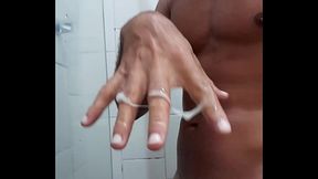 Gozada completa no box do banheiro utilizando o Egg