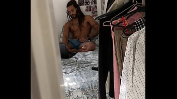 Me filmaram gozando vendo porno