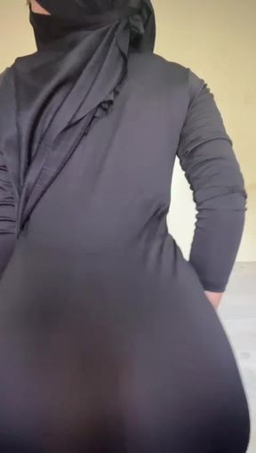 Halal hijab, haram ass