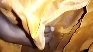 Amatőr ázsiai srác maszturbál szólóban forró gecivel egy házi készítésű meleg klipben