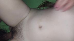 me gusta rozarle la punta de mi verga a mi hermosa hijastra cuando se queda conmigo a solas en casa