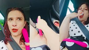 je me rend a un mariage .. 1h de route donc je me masturbe la chatte avec mon ...