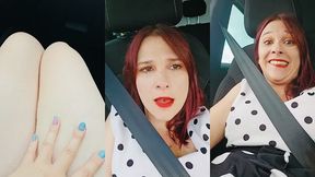 je me rend a un mariage .. 1h de route donc je me masturbe la chatte avec mon ...