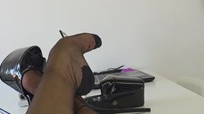 Milah Highly Arched Feet Show in Cervin Stockings and Tajna Club Black Mules