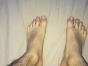 ¿Quién viene a lamerme los pies?