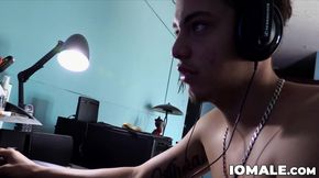 Hot Latino Urbano strokes his meat and shoots jizz over his stomach