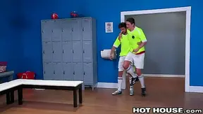 Sweaty Jock Swallows Massive Uncut Load After Intense Workout – HotHouse 18+