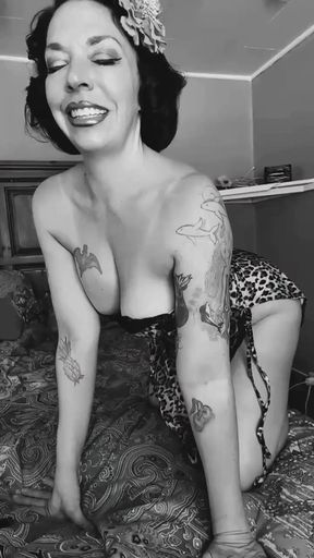 Curvy pinup girl shows off her body