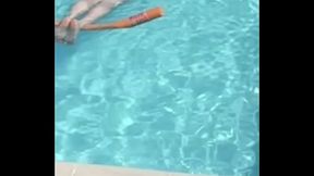Amateur guy exposing his smooth butt in the pool