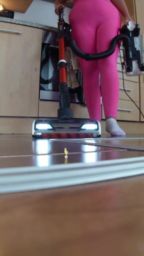 A Giantess & Her Shrunken Stepfamily