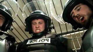 Die amerikanischen Hengste Connor Maguire und Jeremy Stevens ficken sich gegenseitig die Ärsche ohne Gummi