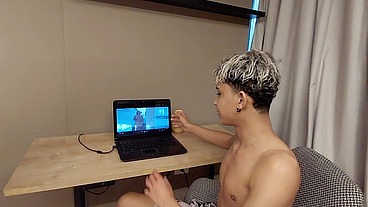 Flagrei meu priminho tocando uma e tive que fazer ele perder o cabaço