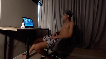 Flagrei meu priminho tocando uma e tive que fazer ele perder o cabaço