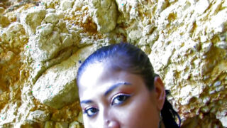 Ébène chaude aux seins énormes se fait enculer