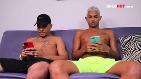 Bati punheta com meu amigo