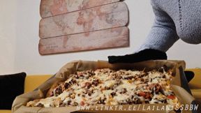 Stuffing a whole baking tray with loaded Nachos (WMV)