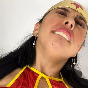 LINA HENAO DRESSES UP AS A WONDER WOMAN TO DEDICATE A SQUIRT TO HER #1 FAN