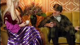 Les MILFs Alexandra Ross et Elena Nikulina se font sodomiser sauvagement par David Perry.