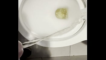 A supermarket piss - Pausa piscio al supermercato!