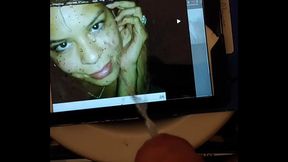 Meando a una esclava....