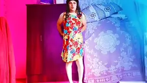 Juicy Booty tease! Femboy shows off his finest curves – SexyGayBooty 18+
