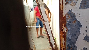 Transei com a sapatão no corredor de casa