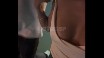 Depois de aprontar com o macho sem o corno no barzinho fomos embora para casa ao encontro do marido que estava esperando em casa