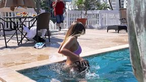 Spinner Gets Wet Pussy Banged