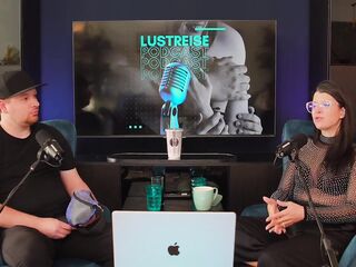 #66 Was bei einer Kinky Party nicht fehlen darf - Whats in our Bag Flowers & Bees Edition / LustReise Podcast