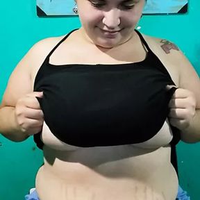 Big Boobs BBW Teen Shows Her Amazing Tits