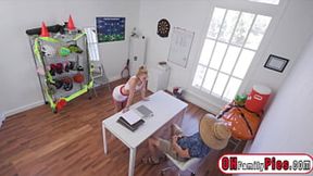 Khloe Kingsley drops her skirt &mdash;  flaunting bare cheeks for horny&#x1F975; fans on cam