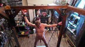 Mistress Izar & Latex Bubble in the Dungeon