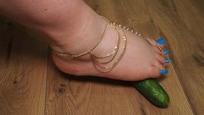 #2 Foot BBWs play with cucumber - Blue pedicure (no talking)