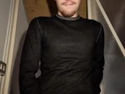 Omaggio di sborra con forti gemiti al mio coinquilino sexy