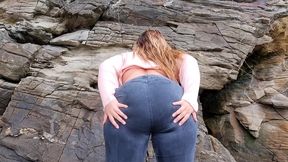 chica con culo enorme tiene sexo al aire libre en la playa!