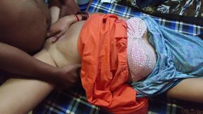 Indian bhabhi ne apne boyfriend ko chut kaza deya chudwake Madhu ki chudai holi me