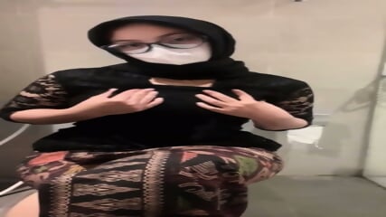 Jilbab cantik sexy colmek