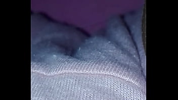 Le mie mutande dove sotto si nasconde una saporita figa all'_una di notte (primo video)