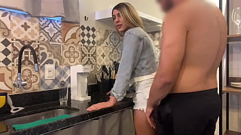 CHAMEI MEU NOVO VIZINHO PRA TOMAR UM CAFE MAS ELE QUIS COMER MEU CUZINHO