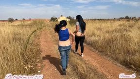 Public Buttcrack in jeanss