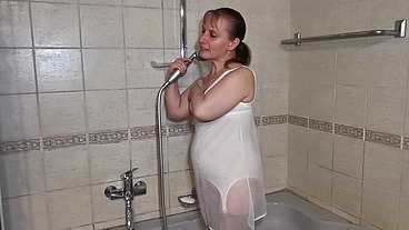 Evening Bath and Bukkake - Real Sex of Mari Latexa and Simon Latexa