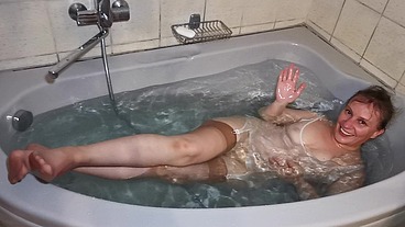 Evening Bath and Bukkake - Real Sex of Mari Latexa and Simon Latexa
