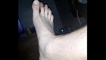 Boy show&#039_s big feet and soft cock