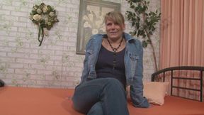 Susi  is a hot blonde milf