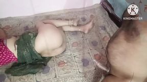 Rajasthani bhabhi was invited to the hotel and had sex for the first time
