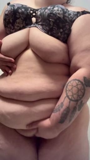 BBW Shakes Ass and Cums in Public Bathroom